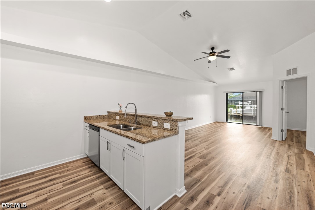 3 Bed Waterfront Home for Sale in Cape Coral, photo 4