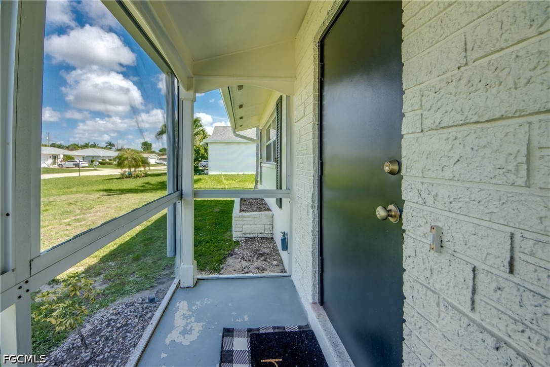 2 Bed SingleFamilyResidence for Sale in Cape Coral, photo 4