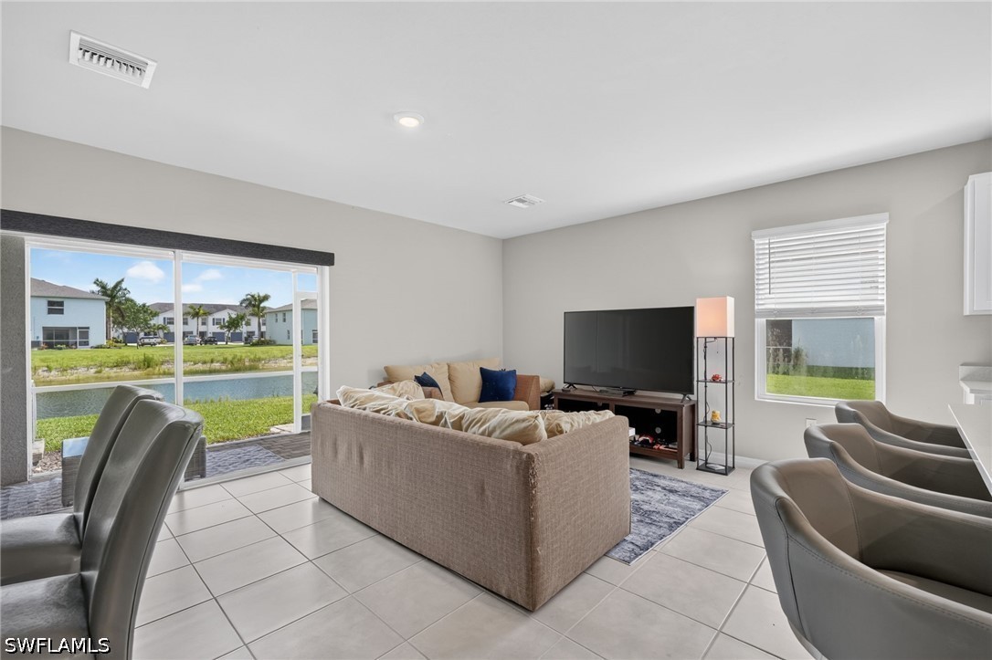 3 Bed Waterfront Home for Sale in Meadowood, photo 4