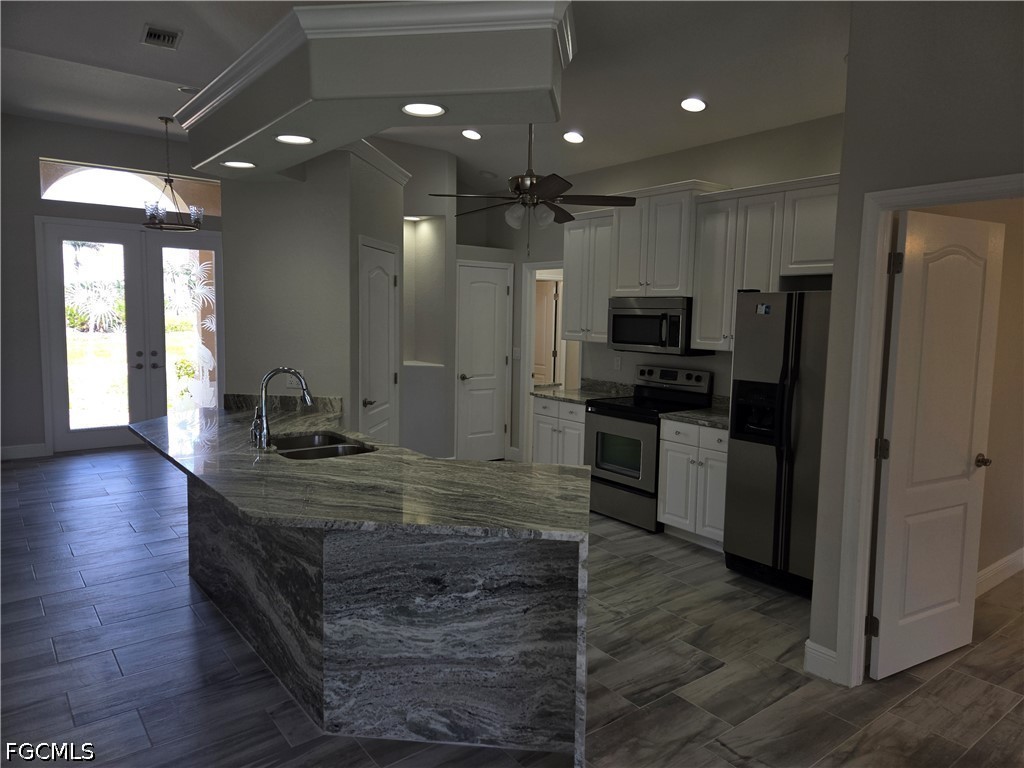 3 Bed Pool Home for Sale in Cape Coral, photo 4