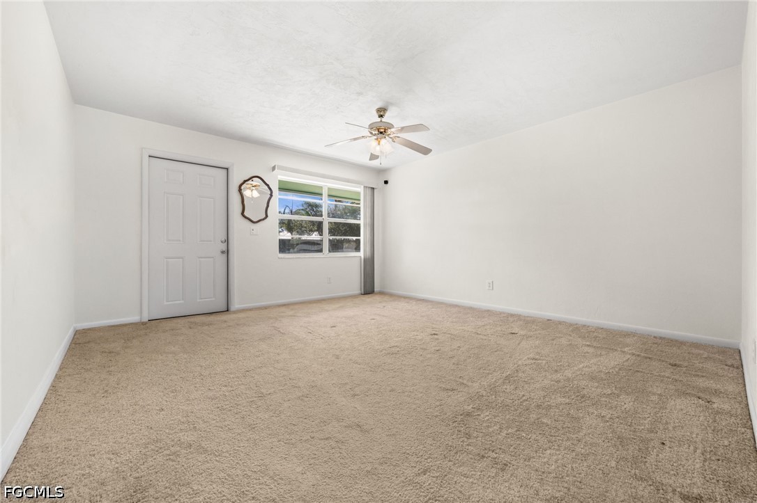 3 Bed SingleFamilyResidence for Sale in Fort Myers, photo 4
