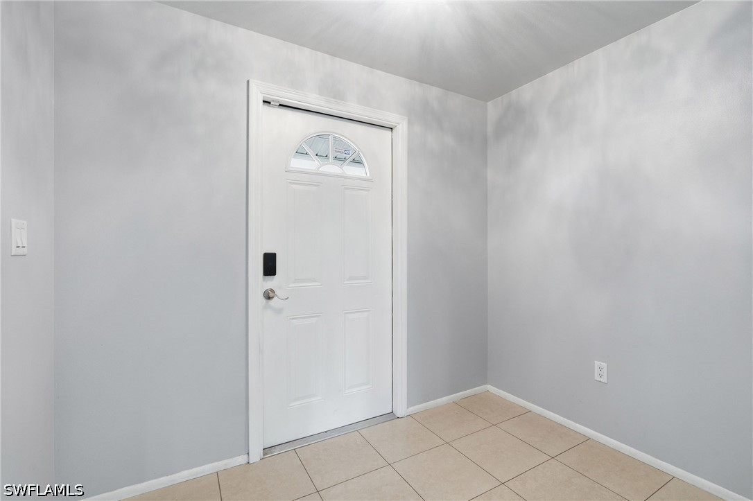 3 Bed SingleFamilyResidence for Sale in Naples, photo 4