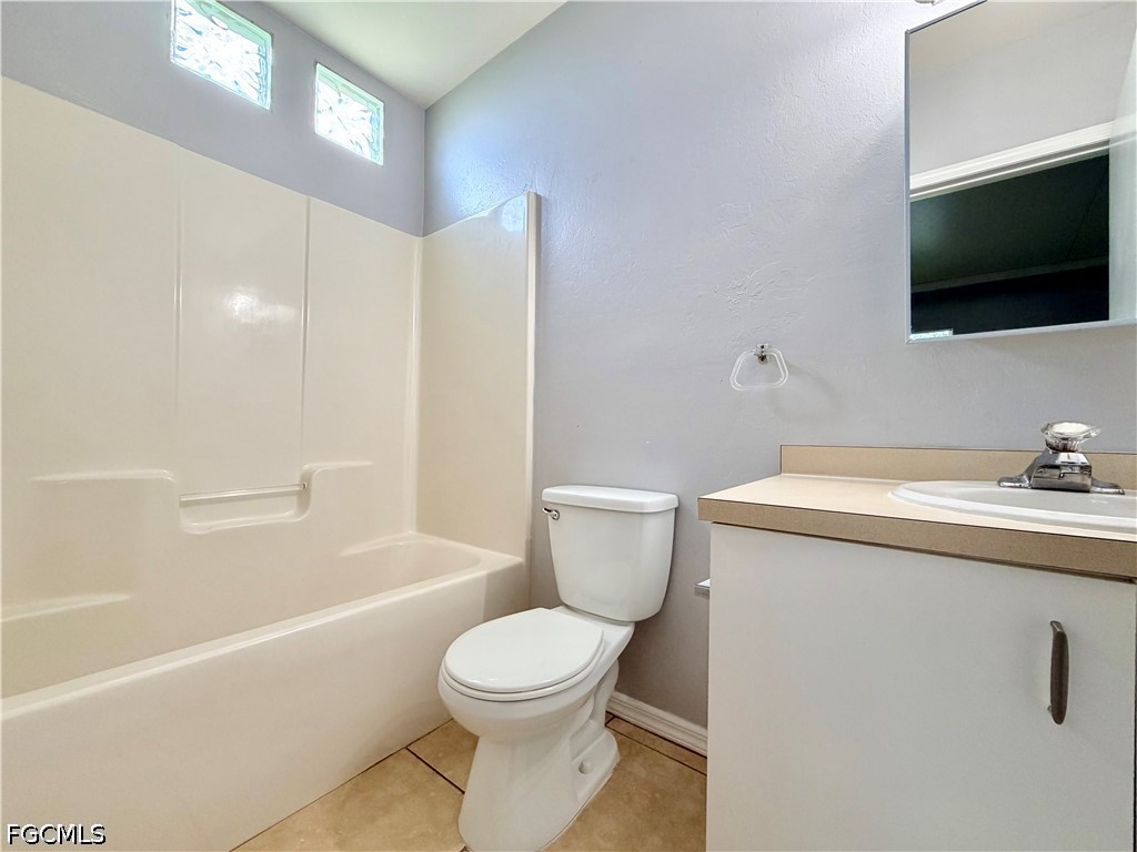 3 Bed SingleFamilyResidence for Sale in Cape Coral, photo 4