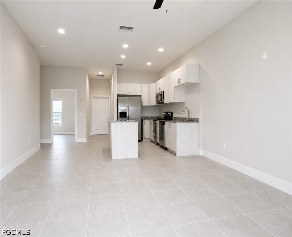 2 Bed Condominium for Sale in Cape Coral, photo 4