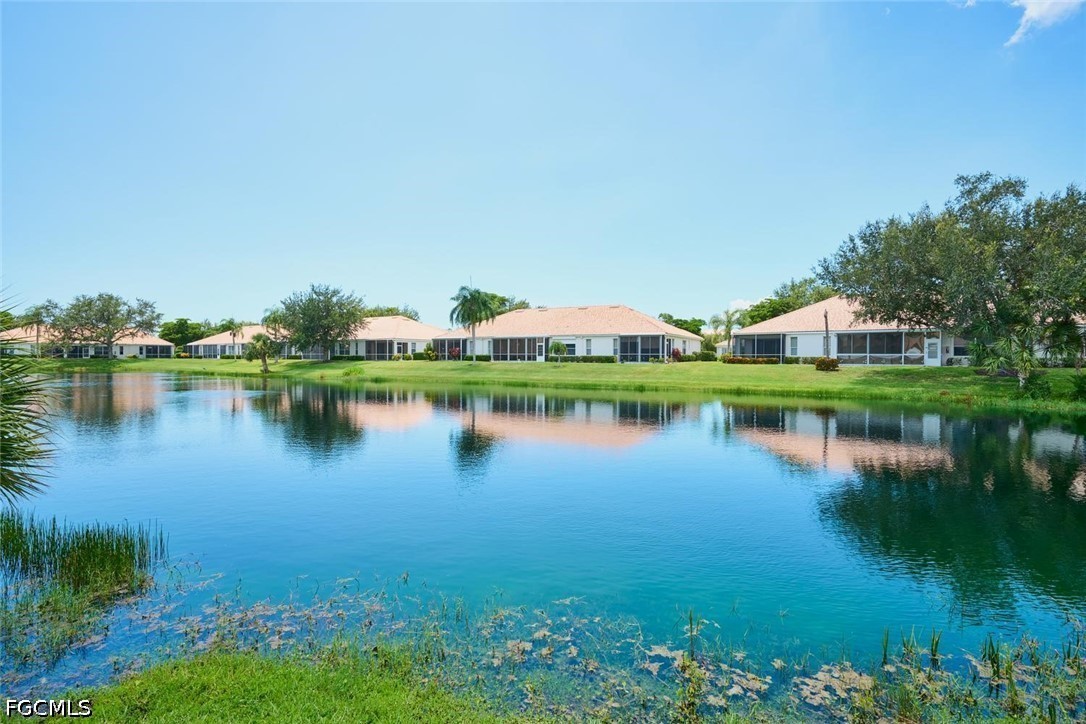 2 Bed Waterfront Home for Sale in Fort Myers, photo 4