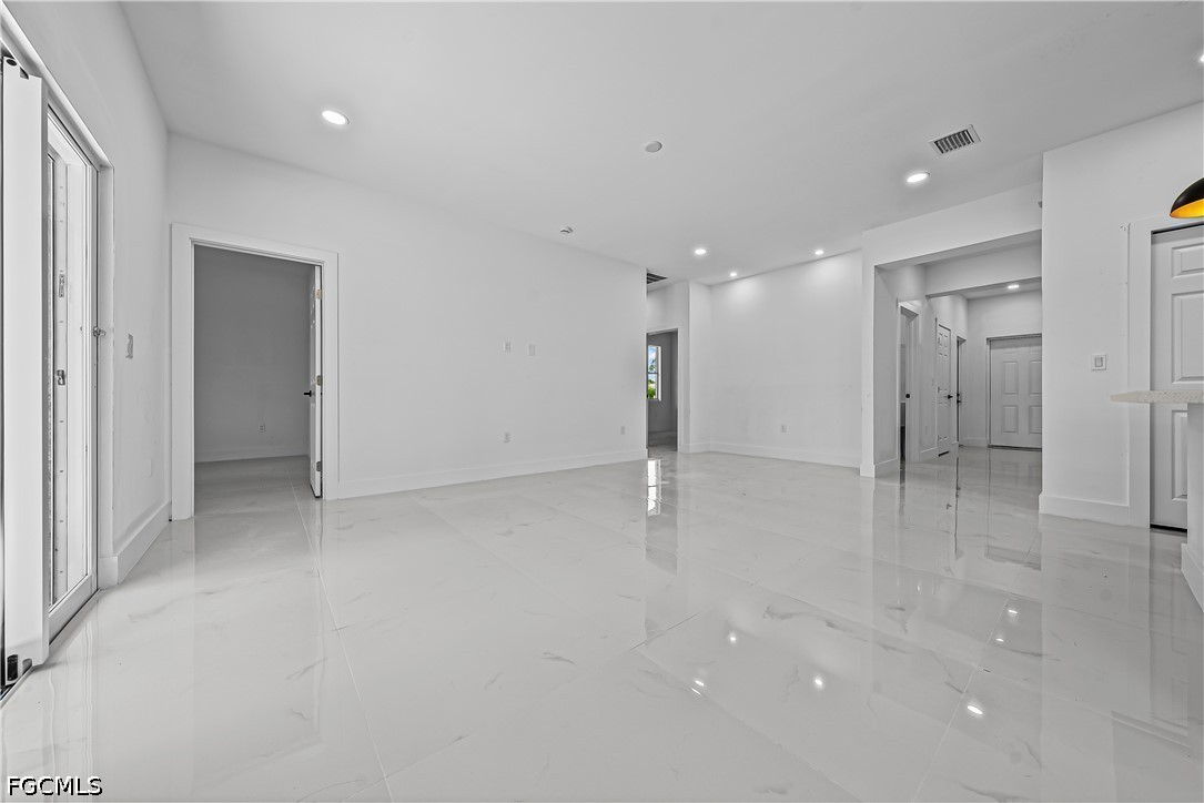3 Bed SingleFamilyResidence for Sale in Lehigh Acres, photo 4