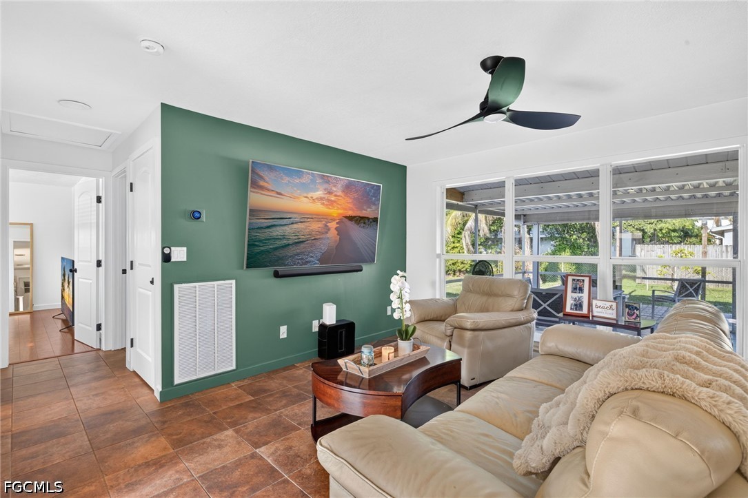 2 Bed SingleFamilyResidence for Sale in Rio Vista, photo 4