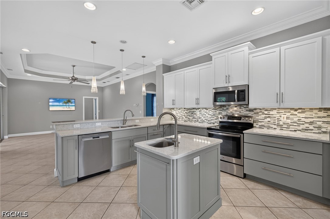4 Bed Waterfront Home for Sale in Crown Colony, photo 4