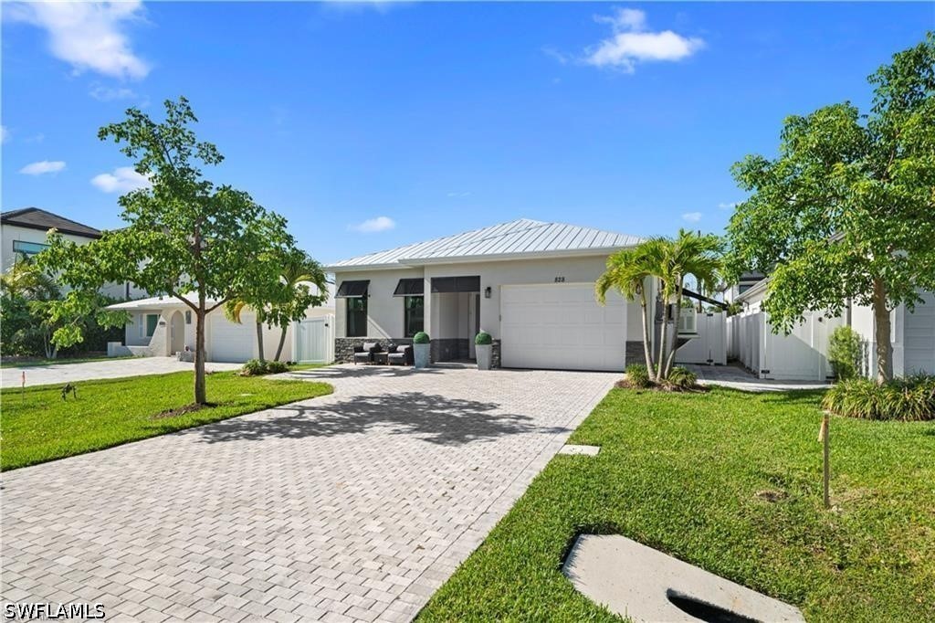4 Bed Pool Home for Sale in Naples Park, photo 4