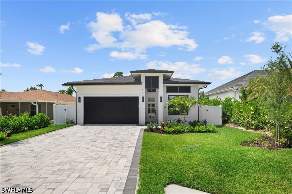 4 Bed Pool Home for Sale in Naples Park, photo 4