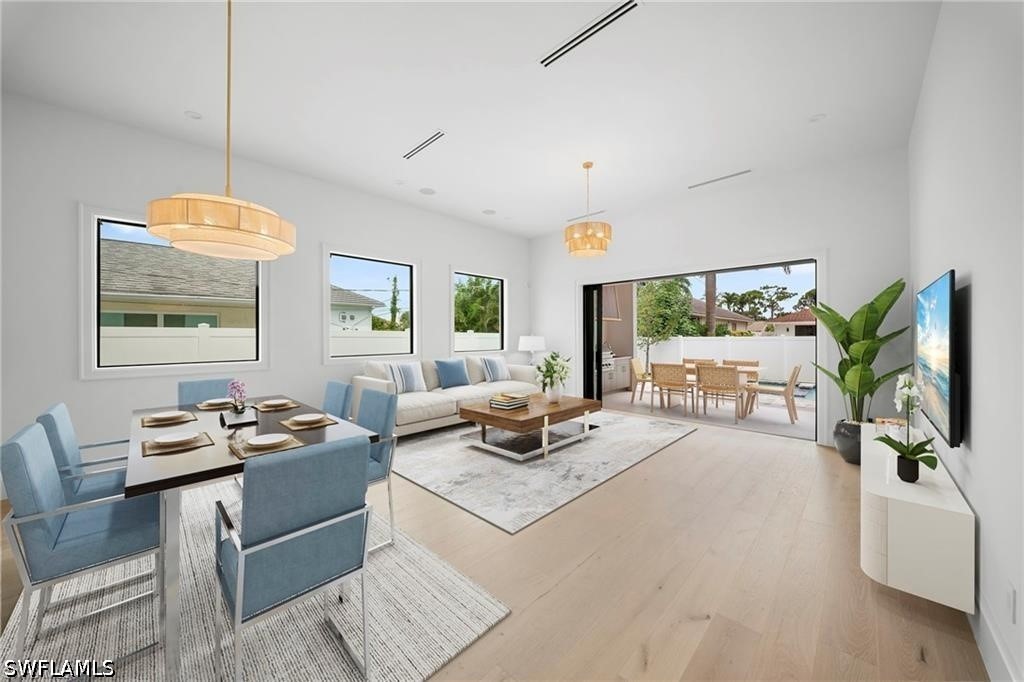 4 Bed Pool Home for Sale in Naples Park, photo 4