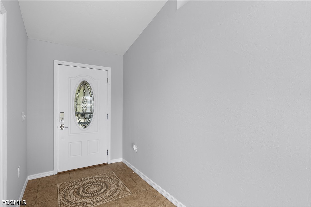 3 Bed SingleFamilyResidence for Sale in Lehigh Acres, photo 4