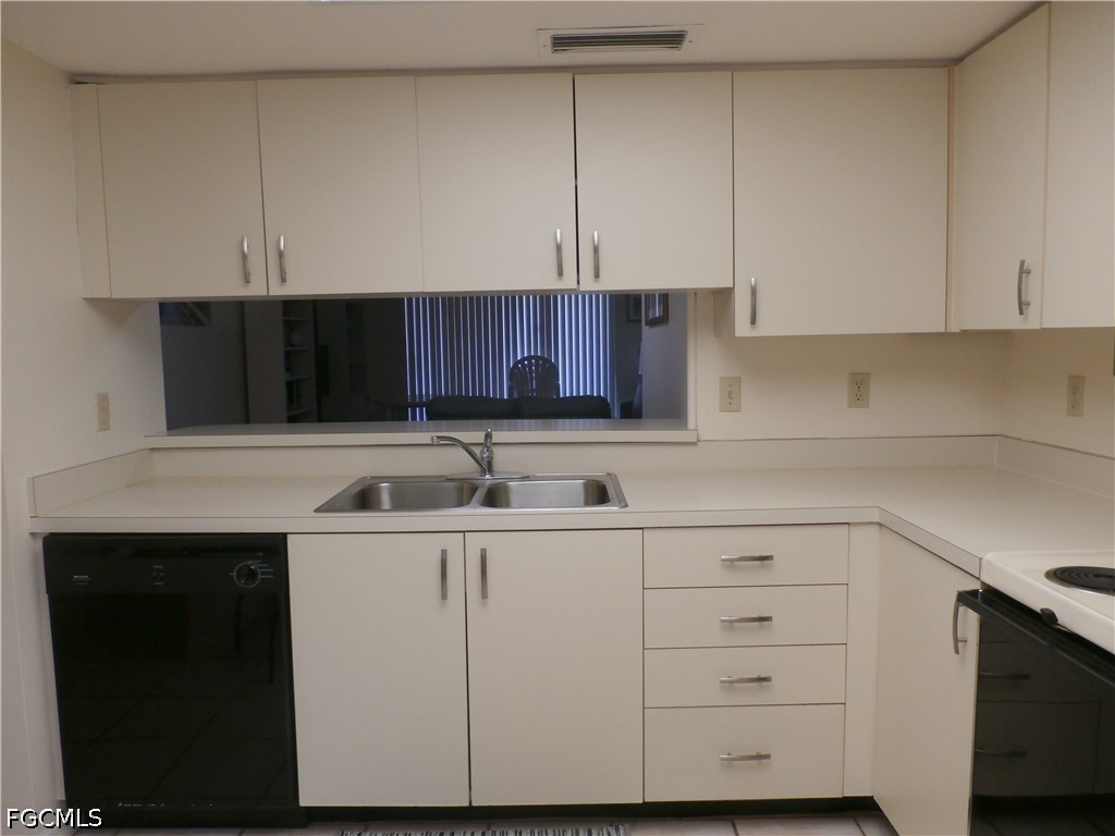 2 Bed Condominium for Sale in Cinnamon Cove, photo 4