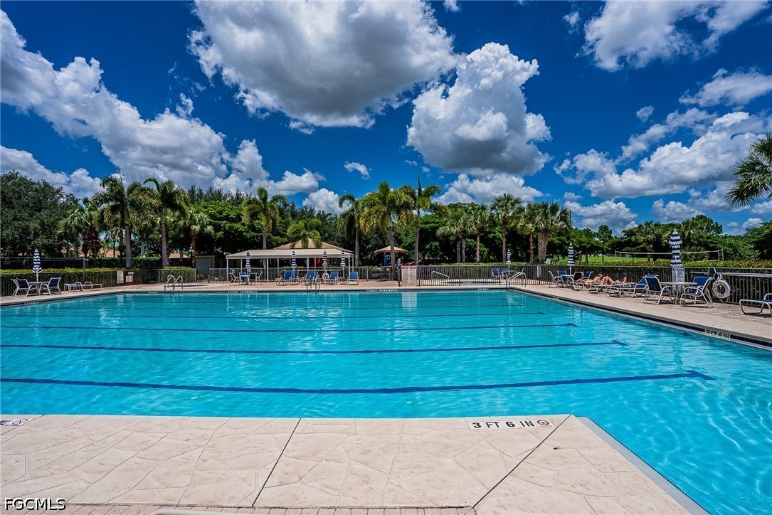 3 Bed Pool Home for Sale in Stoneybrook, photo 4