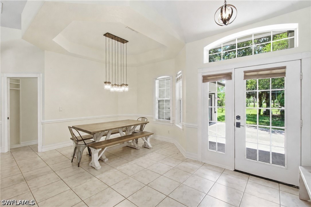 3 Bed Pool Home for Sale in Naples, photo 4