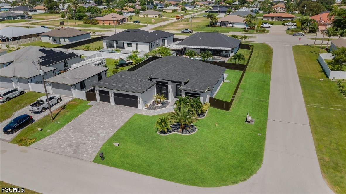 3 Bed Pool Home for Sale in Cape Coral, photo 4