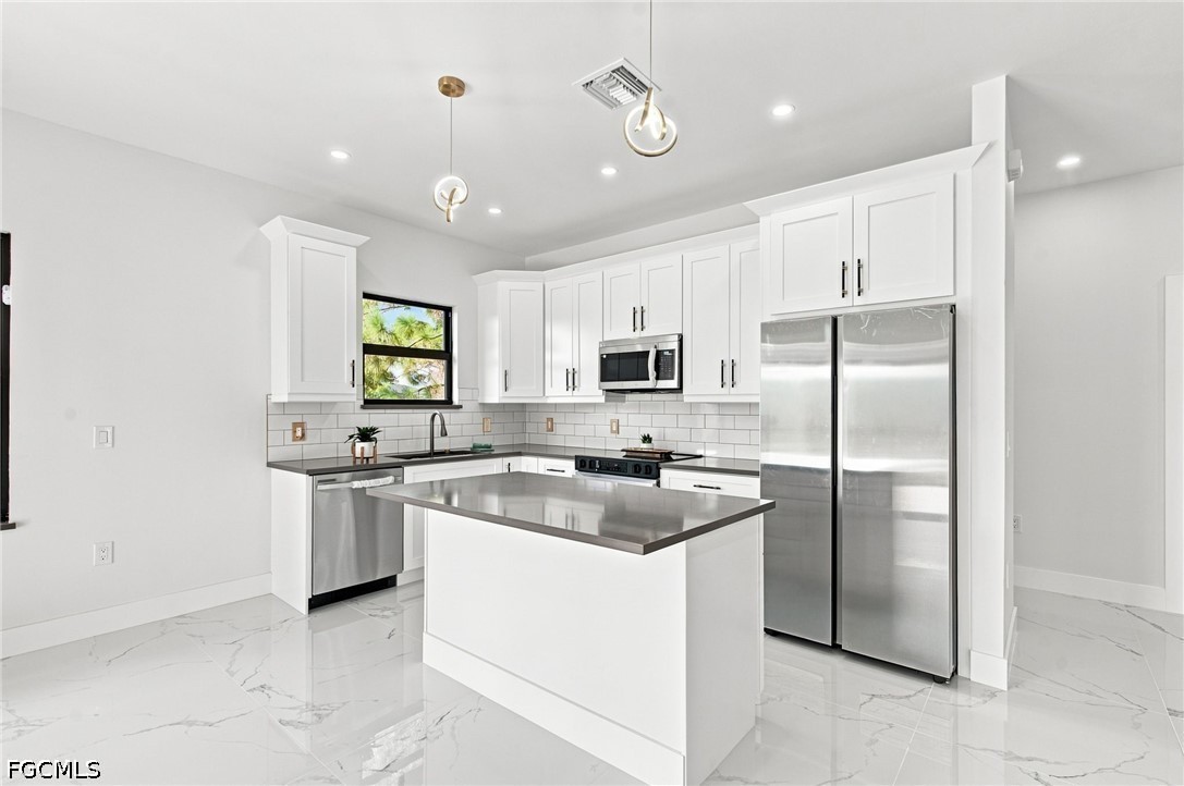 3 Bed SingleFamilyResidence for Sale in Lehigh Acres, photo 4