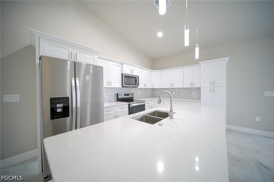 3 Bed SingleFamilyResidence for Sale in Lehigh Acres, photo 4