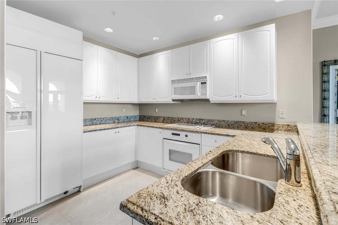 2 Bed Condominium for Sale in Olde Naples, photo 4