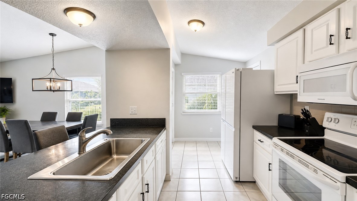 3 Bed Pool Home for Sale in Cape Coral, photo 4