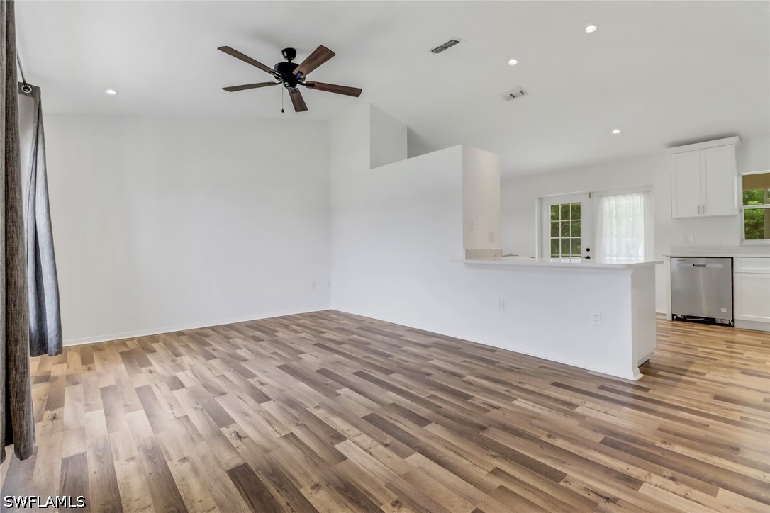 3 Bed SingleFamilyResidence for Sale in San Carlos Park, photo 4