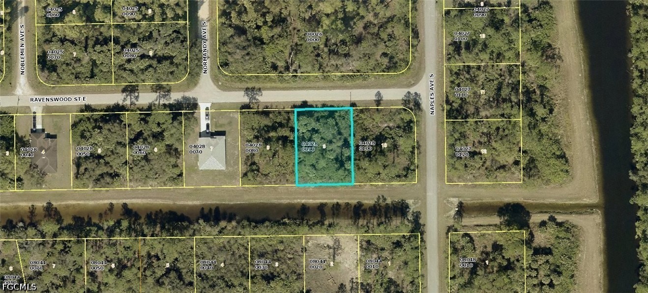 Waterfront Home for Sale in Lehigh Acres, photo 4