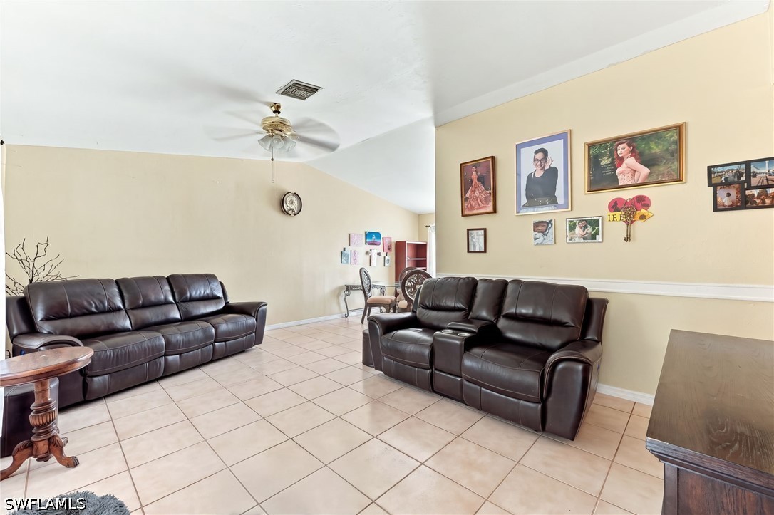3 Bed SingleFamilyResidence for Sale in Naples, photo 4