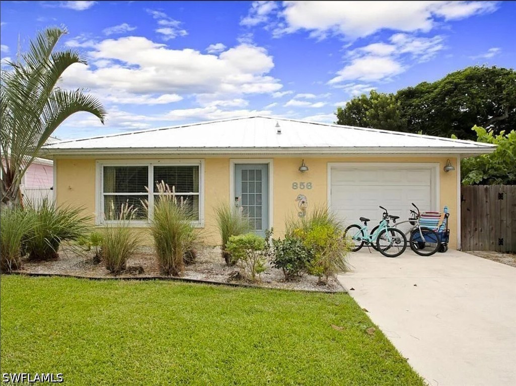 3 Bed Pool Home for Sale in Naples Park, photo 4
