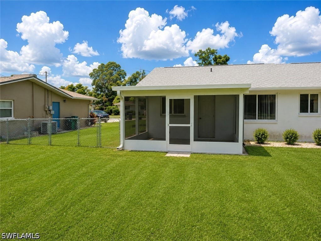 2 Bed SingleFamilyResidence for Sale in Fort Myers, photo 4