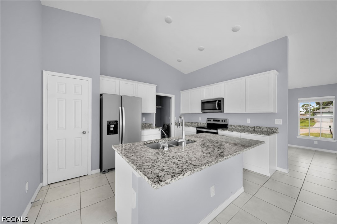 4 Bed SingleFamilyResidence for Sale in Cape Coral, photo 4