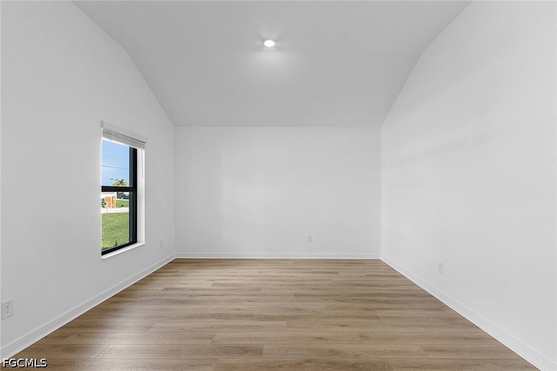 3 Bed Waterfront Home for Sale in Mirror Lakes, photo 4
