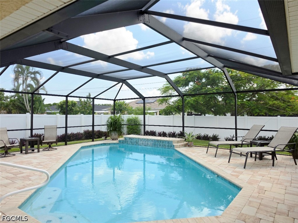 3 Bed Pool Home for Sale in Cape Coral, photo 4