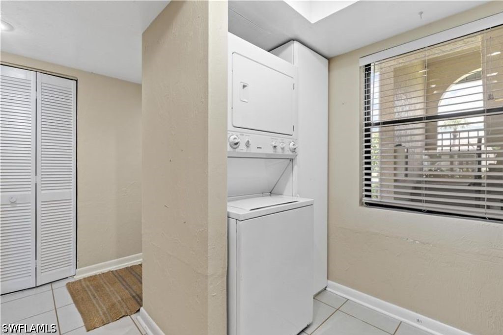 2 Bed Waterfront Home for Sale in Fort Myers, photo 4