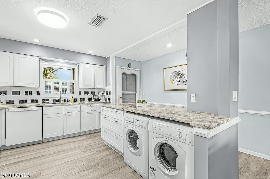 2 Bed Waterfront Home for Sale in Naples, photo 4