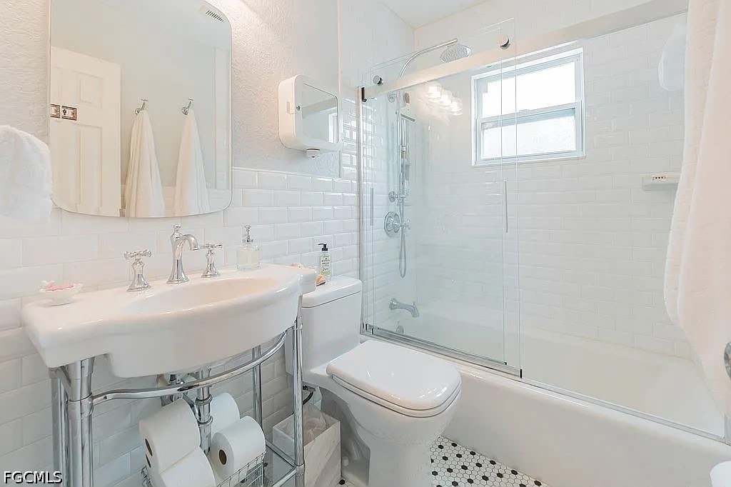 2 Bed SingleFamilyResidence for Sale in Orlando, photo 4