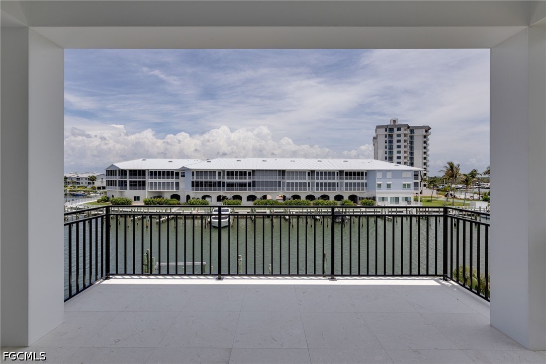 4 Bed Pool Home for Sale in Siesta Isles, photo 4