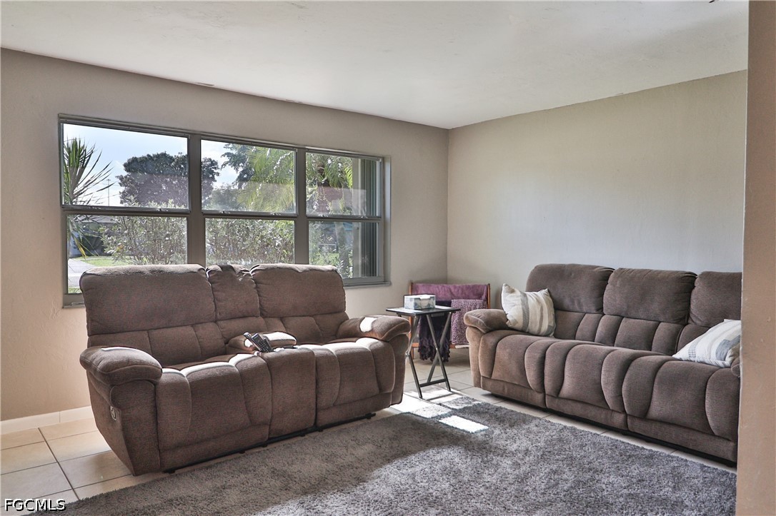 3 Bed SingleFamilyResidence for Sale in Morse Shores, photo 4