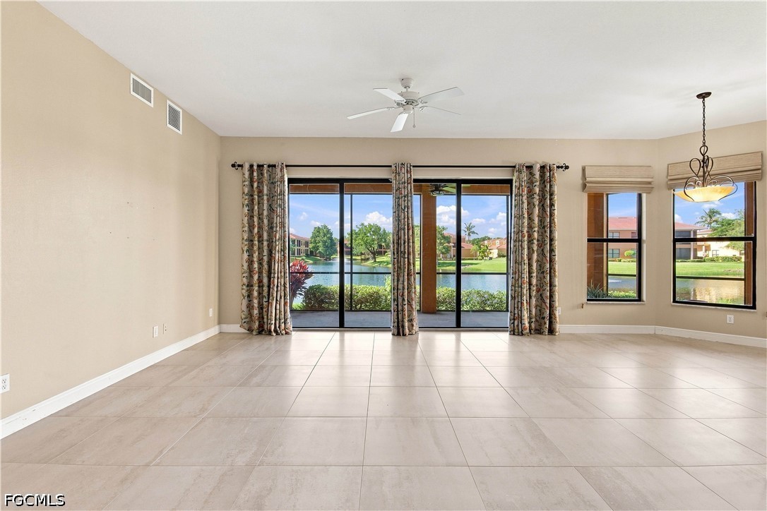 3 Bed Waterfront Home for Sale in Fort Myers, photo 4