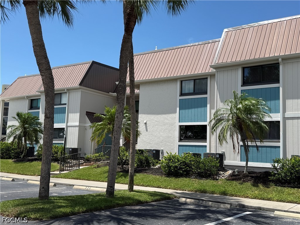 1 Bed Waterfront Home for Sale in Fort Myers Beach, photo 4