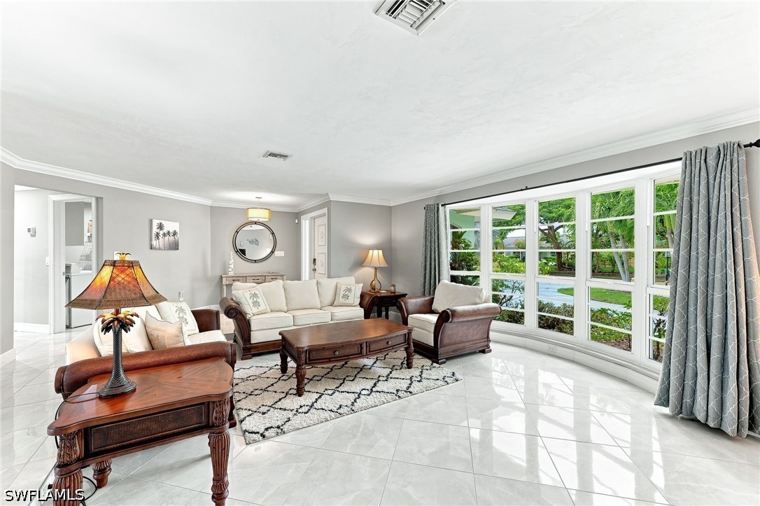 3 Bed Pool Home for Sale in Naples, photo 4