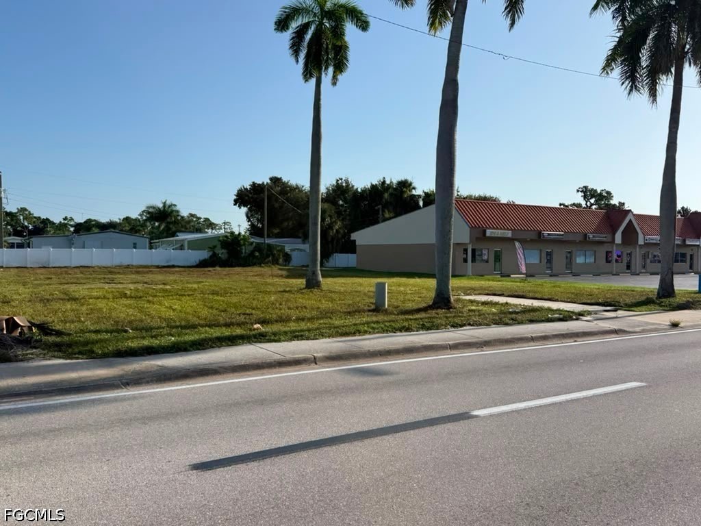 Retail for Sale in North Fort Myers, photo 4