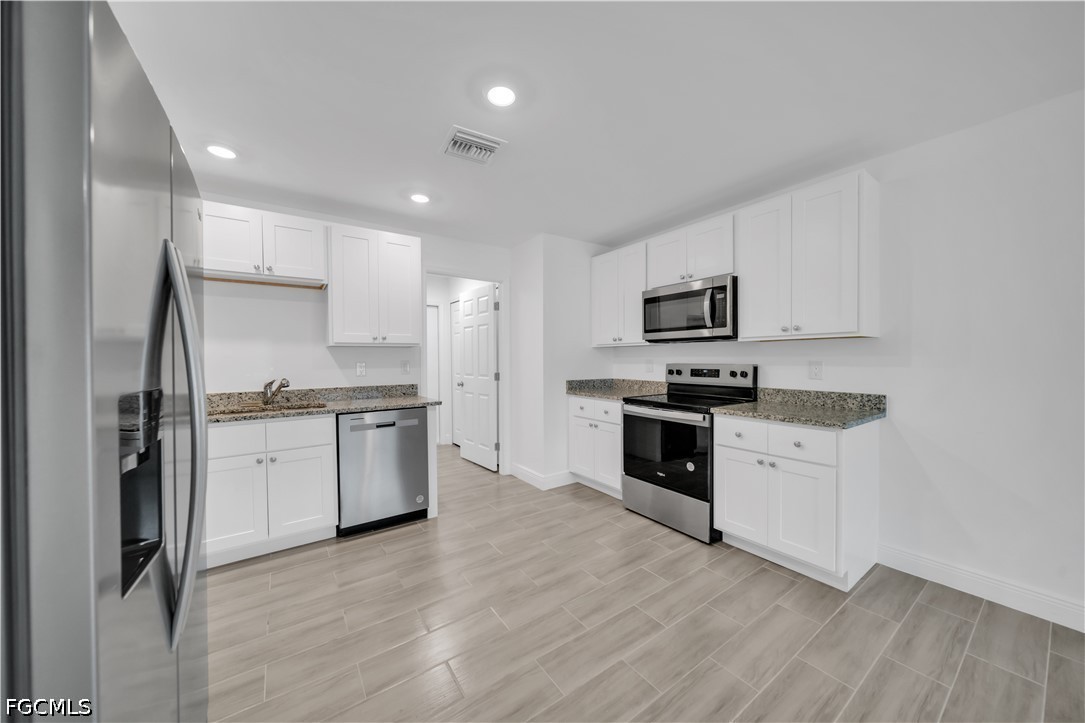 6 Bed Duplex for Sale in Fort Myers, photo 4