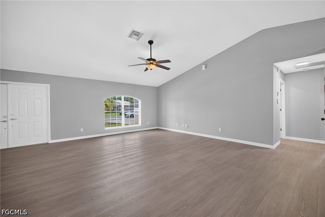 3 Bed SingleFamilyResidence for Sale in Lehigh Acres, photo 4
