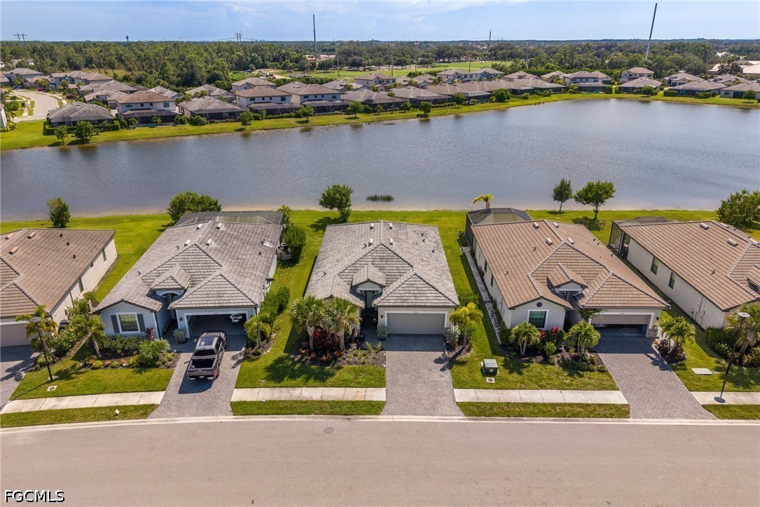 4 Bed Waterfront Home for Sale in Timber Creek, photo 4
