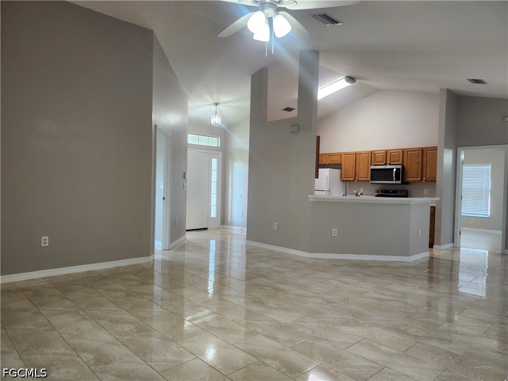 4 Bed SingleFamilyResidence for Sale in Cape Coral, photo 4