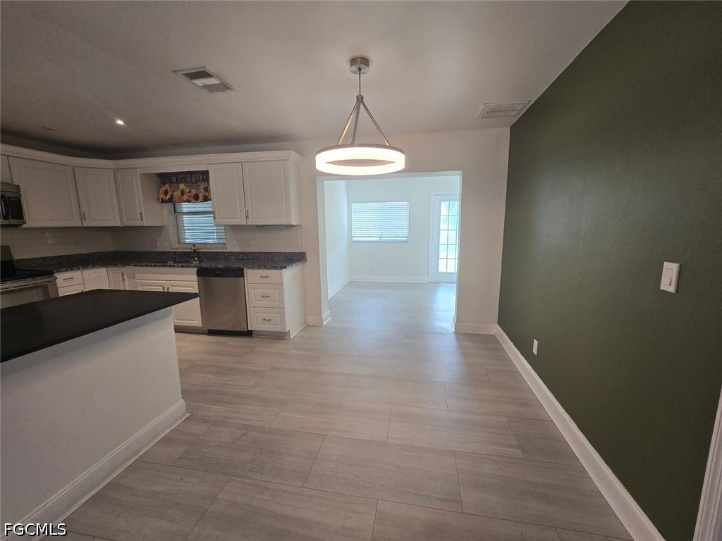 3 Bed SingleFamilyResidence for Sale in Cape Coral, photo 4