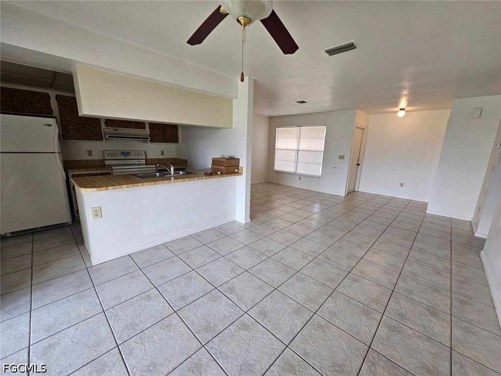2 Bed Condominium for Sale in Cape Coral, photo 4