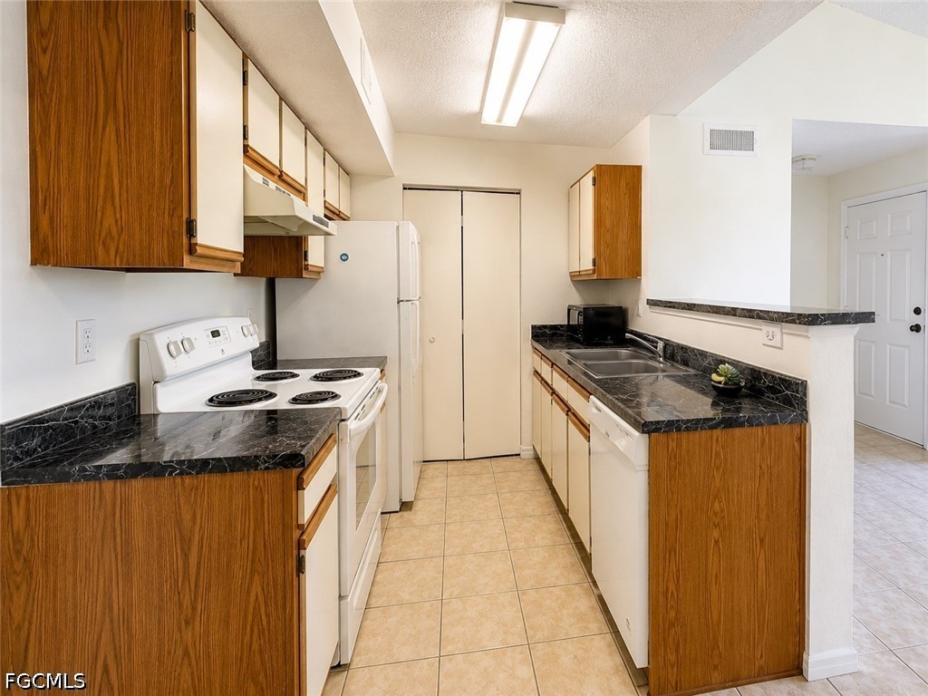 1 Bed Condominium for Sale in Venetian Palms, photo 4