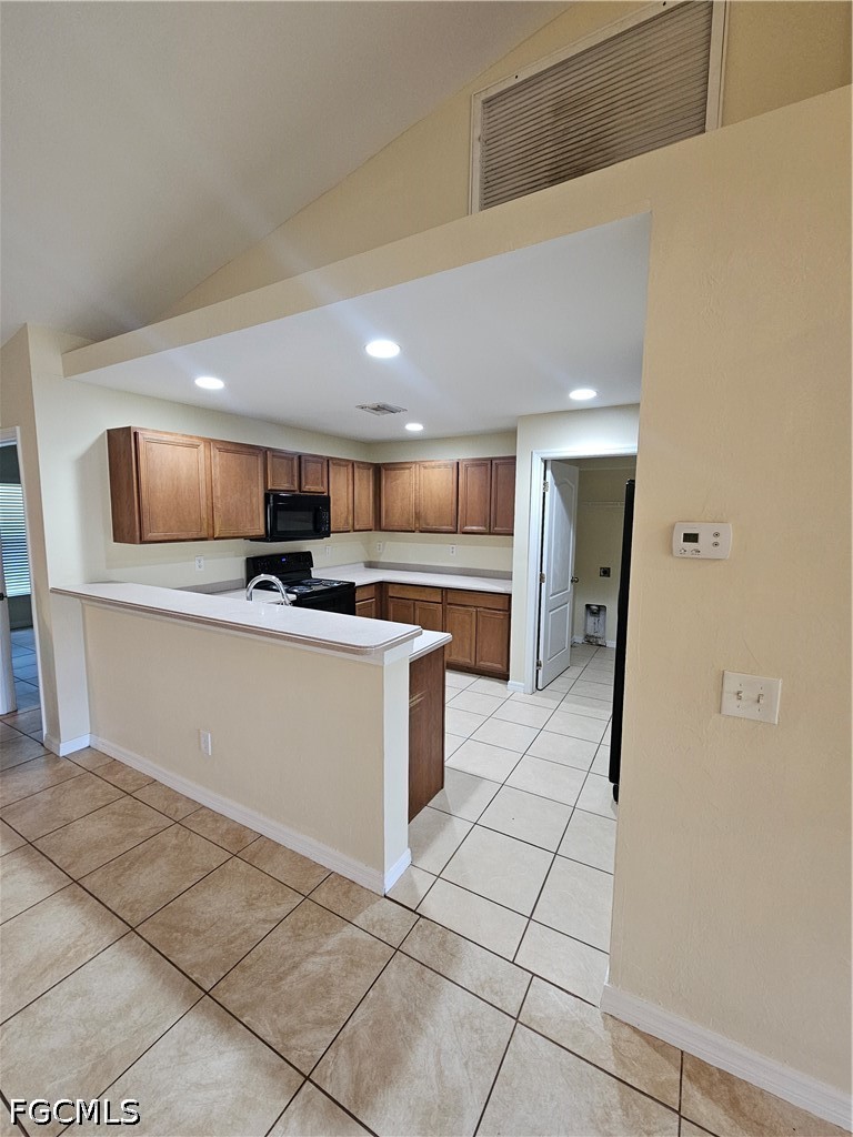 3 Bed SingleFamilyResidence for Sale in Lehigh Acres, photo 4