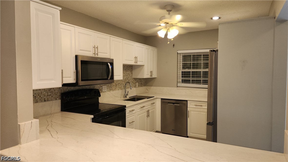 3 Bed Waterfront Home for Sale in Fort Myers, photo 4